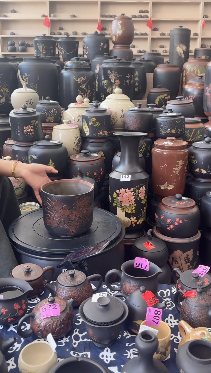 罐瑕疵荷花水盂   082