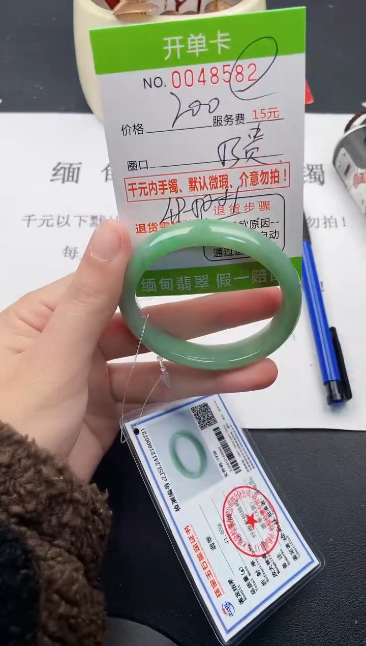 【闪购商品】82女王丽致优雅手镯时尚百搭