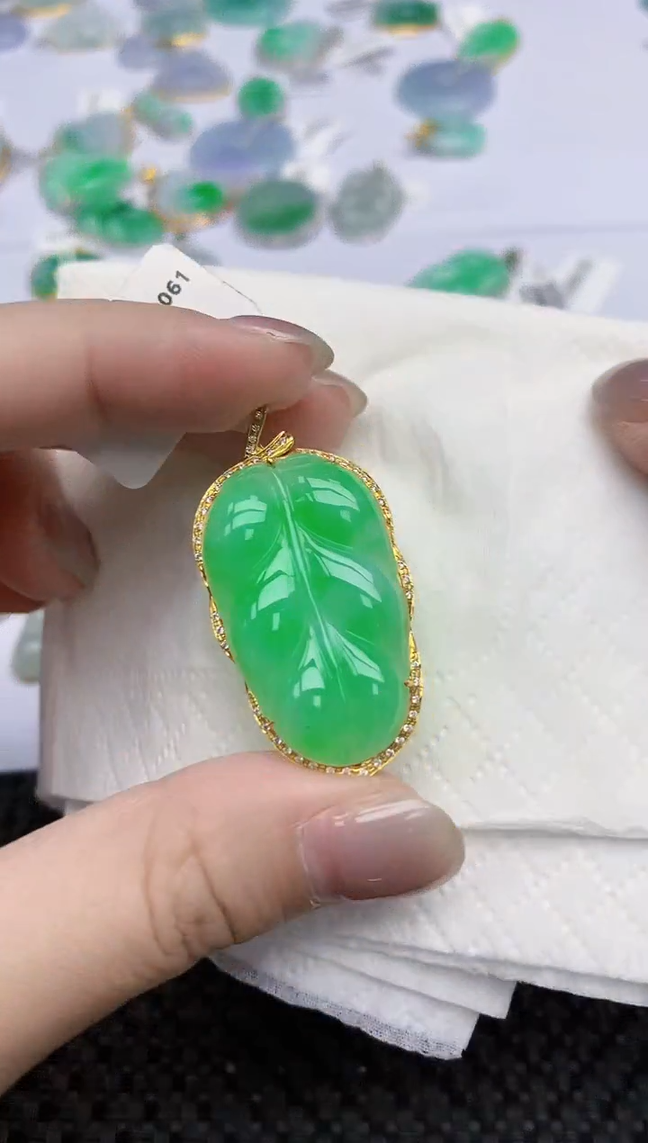 【闪购商品】翡翠颈饰18K金镶嵌天然翡翠A货