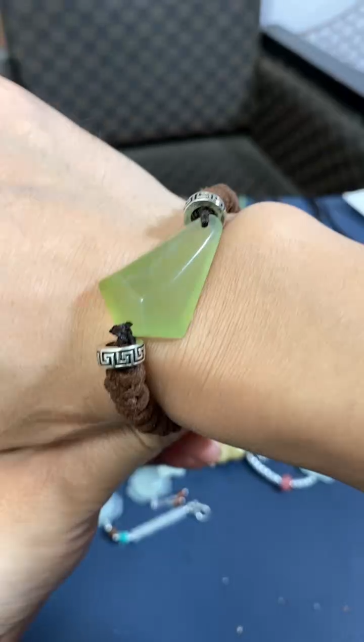 【闪购商品】蛇纹石玉颈饰未镶嵌岫玉