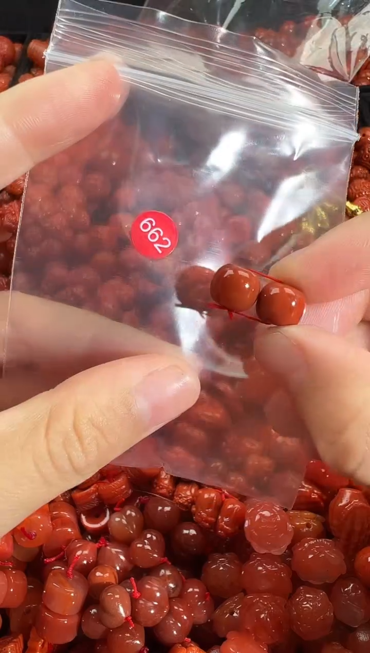 颈饰未镶嵌南红玛瑙1