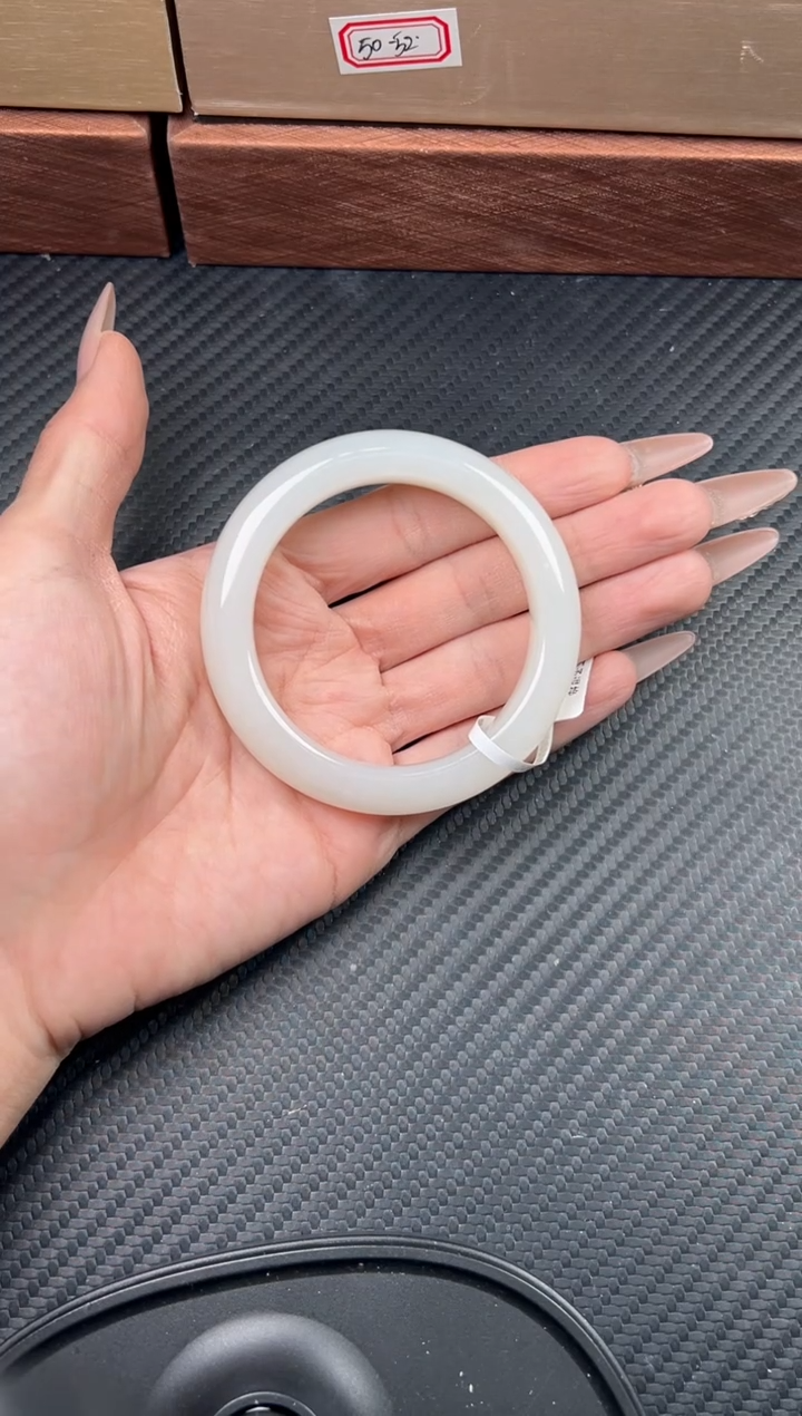 未镶嵌手镯和田玉黑山微色差54