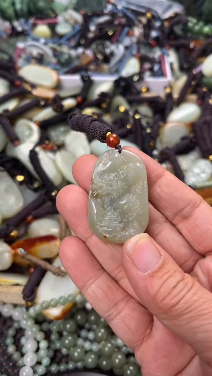 【闪购商品】和田玉颈饰未镶嵌多样性发货没有证书拍一发一有瑕