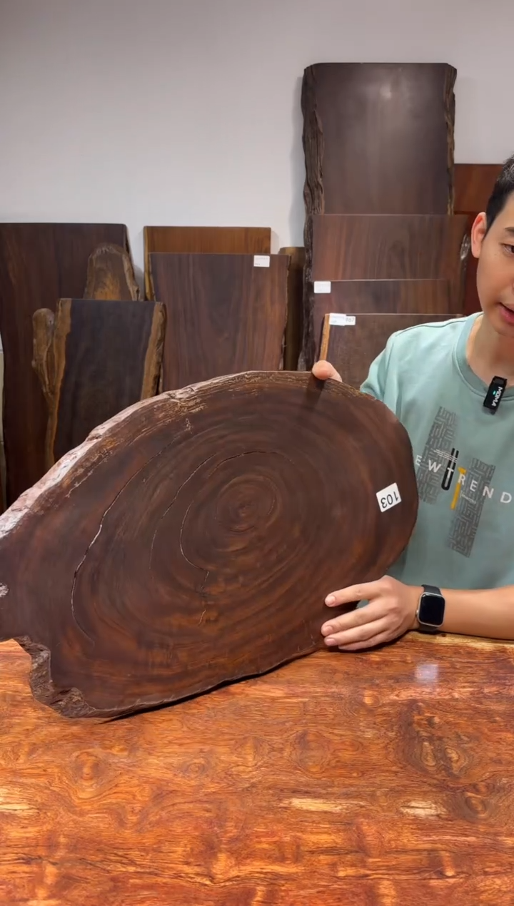 风车木（黑檀木）尺寸65*38*2.3编号103