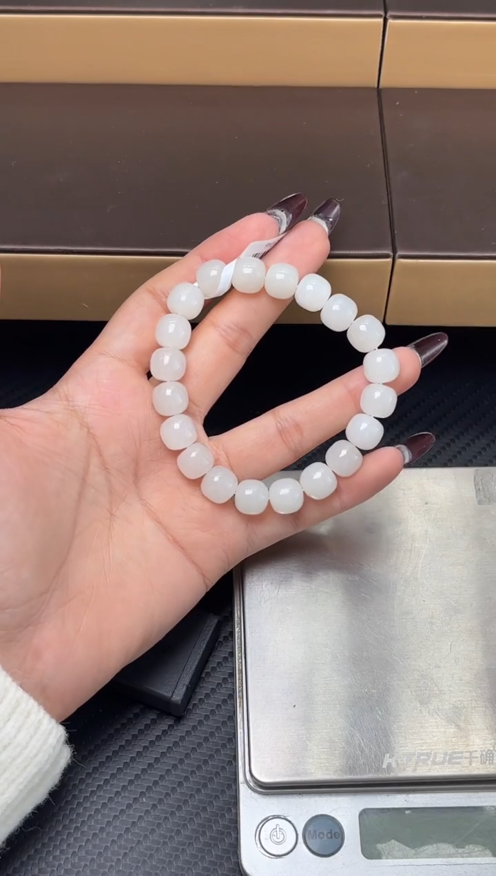 未镶嵌手串和田玉和田黑山微色差卡9*10