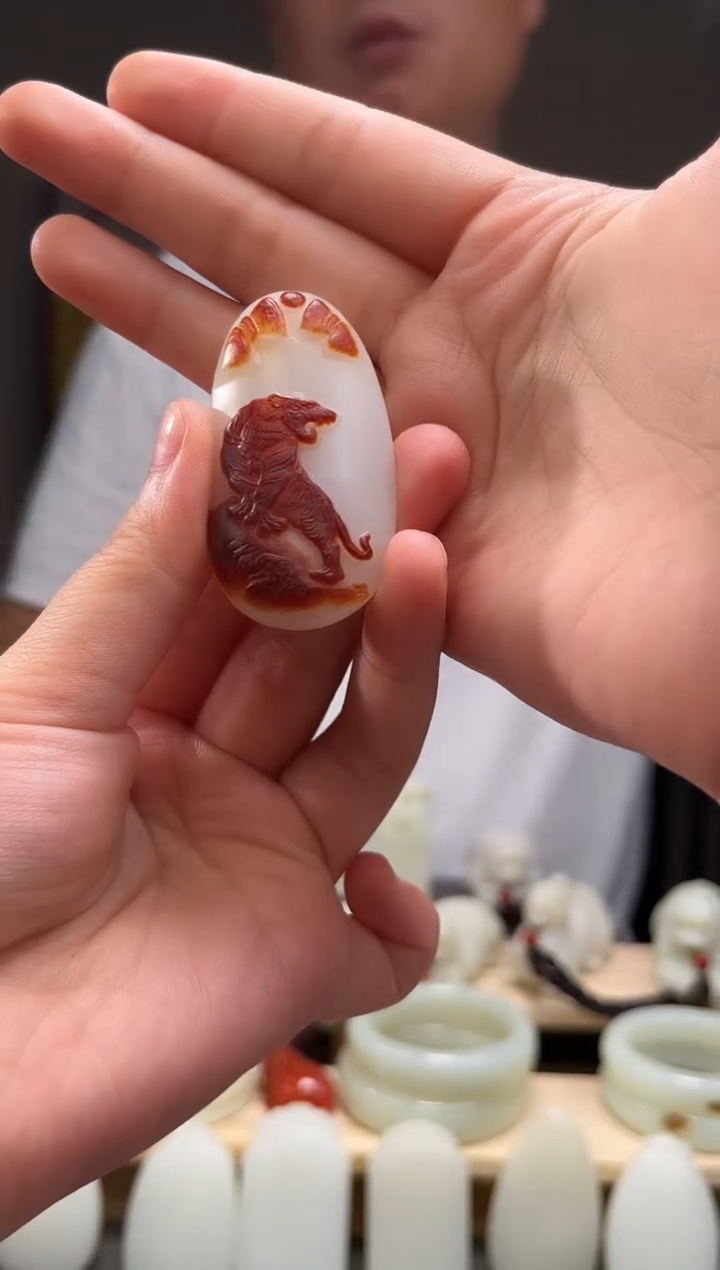 颈饰未镶嵌和田玉吊坠