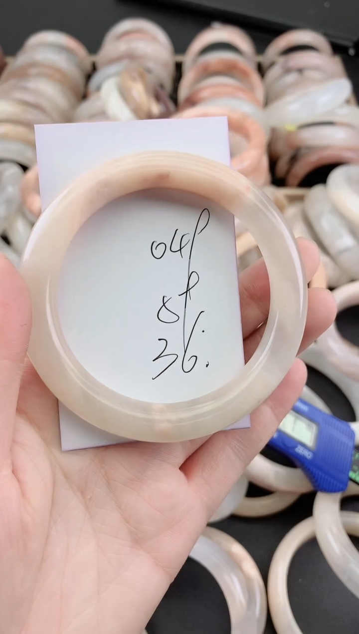 未镶嵌手镯石英质玉049