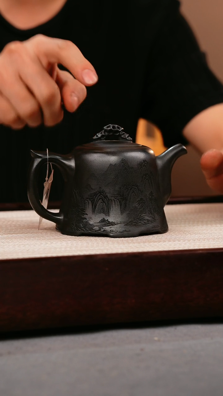 茶壶紫砂石黄 太湖石钮金钟 山水