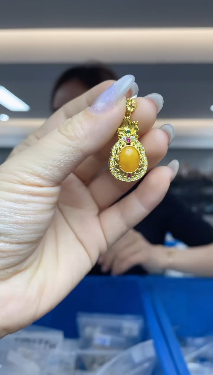 【闪购商品】蜜蜡裸石未镶嵌多样性发一件