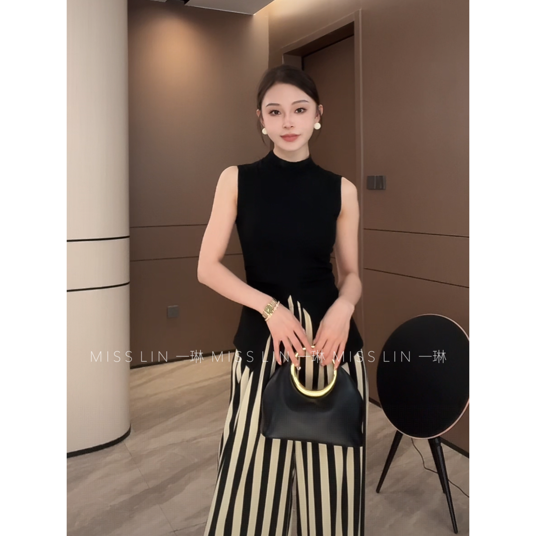 一琳【自我轮廓】夏季气质款半高领开叉小众内搭上衣XMZH7972黑色