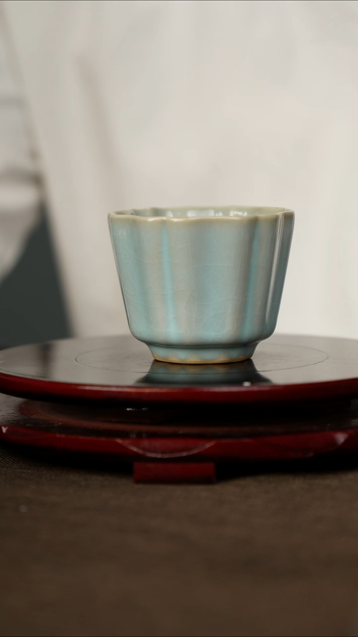 樊立  多瓣莲花杯 带底款