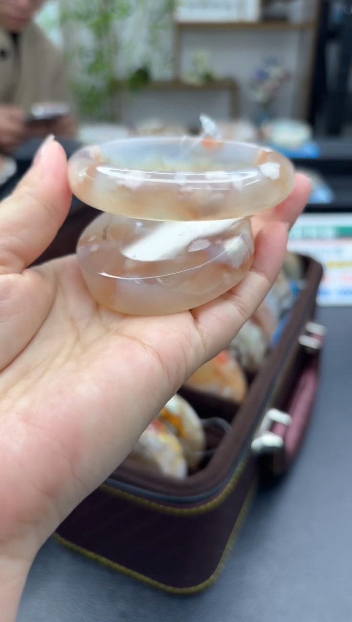 【闪购商品】石英质玉手镯未镶嵌C172(56圈赠送镯心)