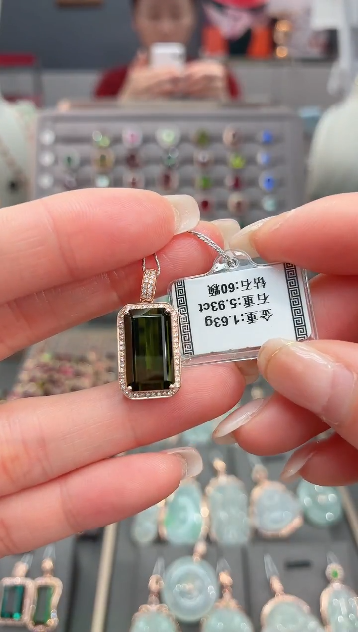 颈饰18K金镶嵌碧玺5.93     