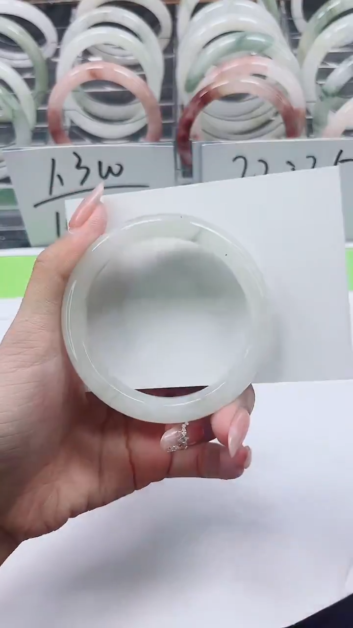 【闪购商品】石英质玉手镯未镶嵌A304-53/54