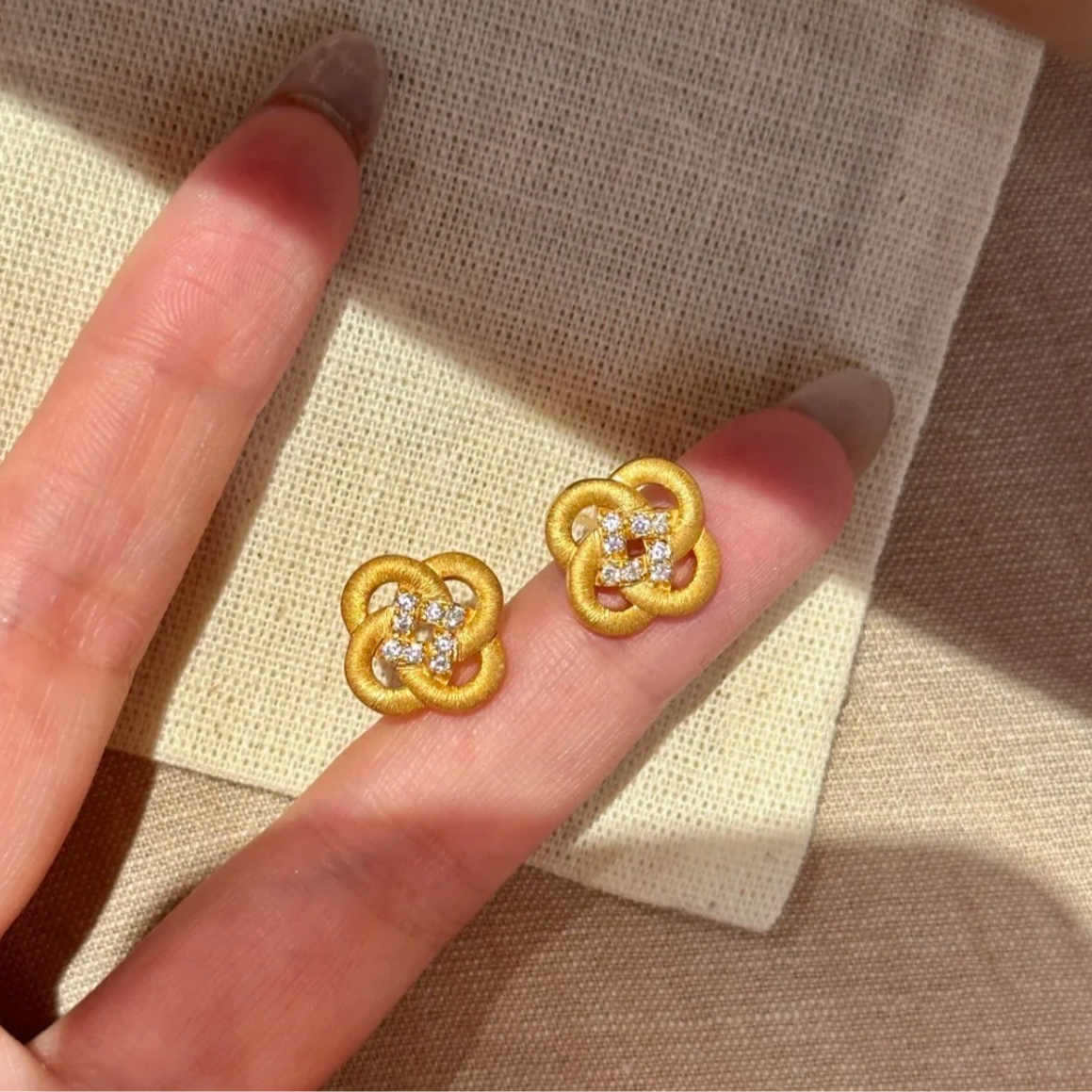 耳饰 黄色 拉丝点钻中国结耳钉-A154