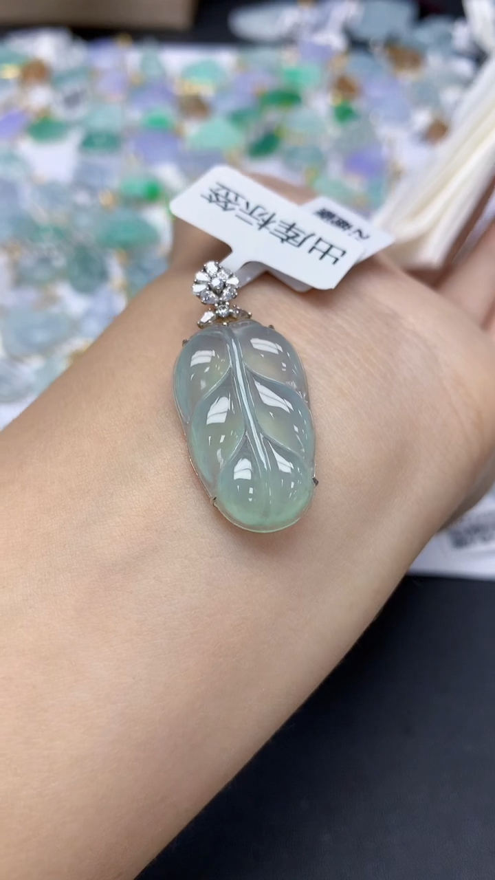 翡翠18K金镶嵌颈饰天然a货翡翠