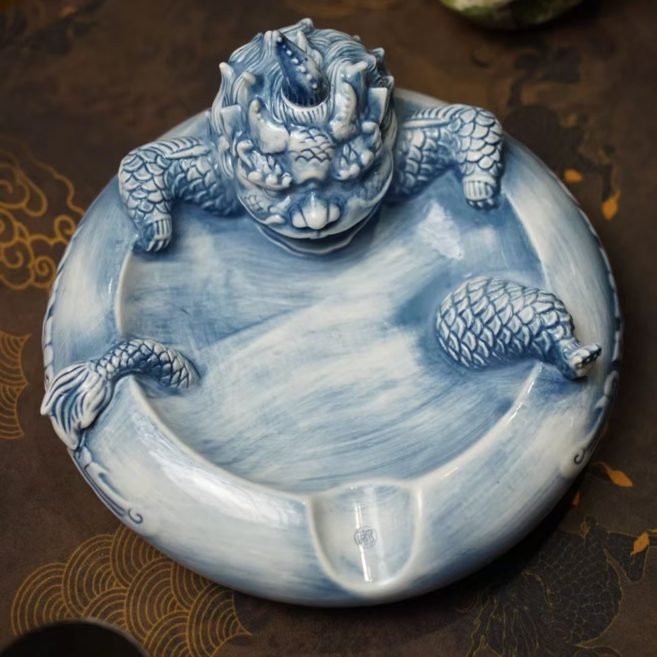 景德镇青花全手工陶瓷雕刻狻猊雪茄缸烟灰缸倒流香炉茶桌摆设家用