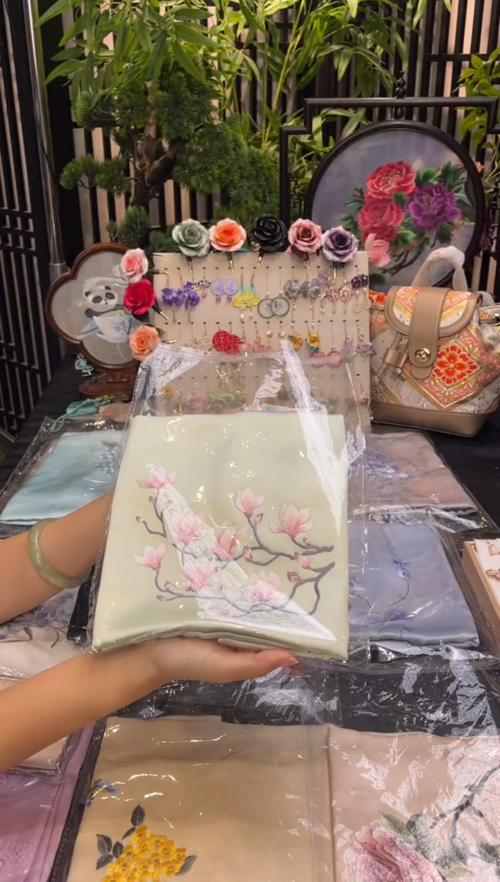 织绣7***a非遗苏绣手工饰品