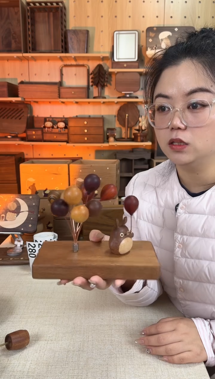 木乌檀木实木龙猫气球一套摆件