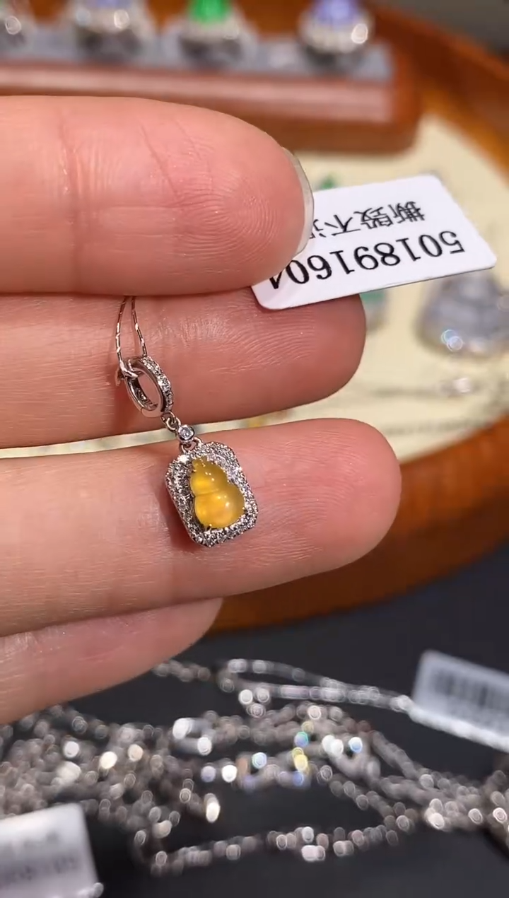 【闪购商品】翡翠颈饰18K金镶嵌吊坠