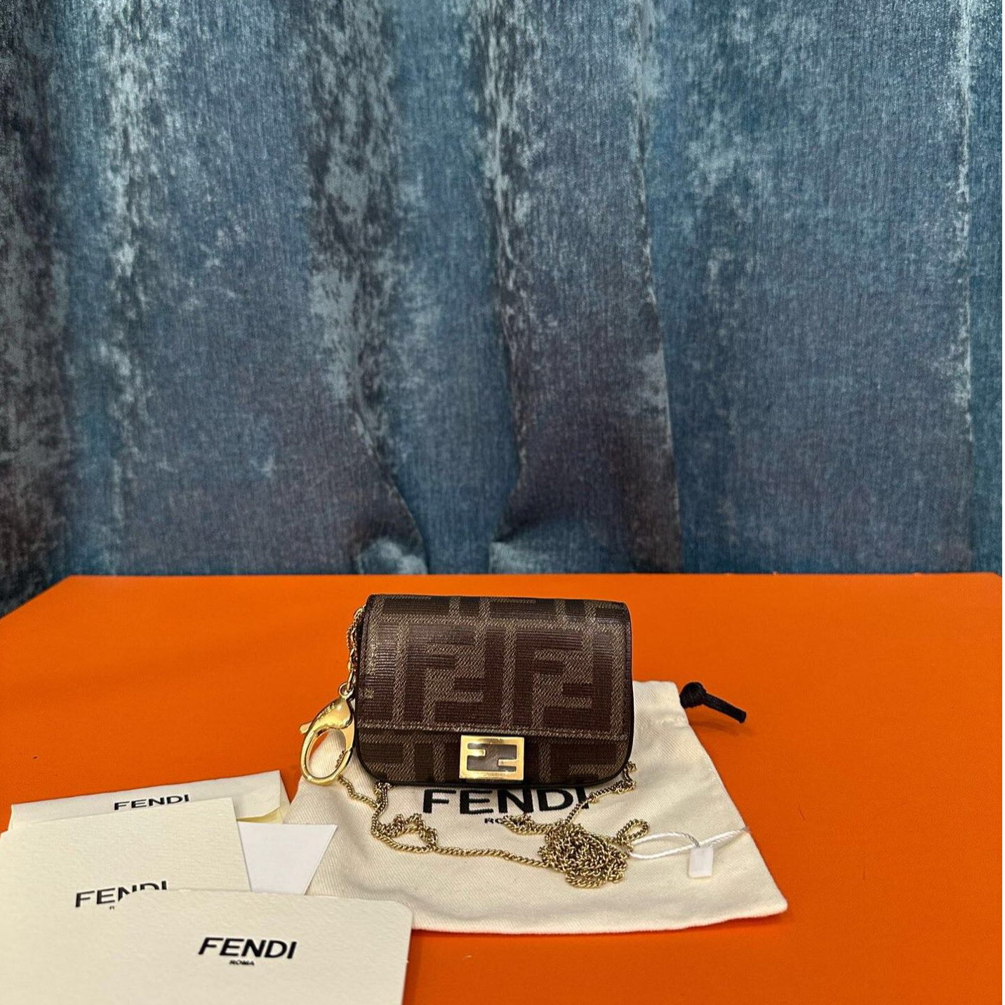 未使用 FENDI/芬迪 fendi芬迪老花法棍nano零钱包 包挂 斜挎包