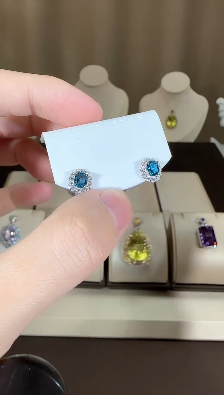 【闪购商品】托帕石耳饰银S925镶嵌伦敦蓝8mm耳钉