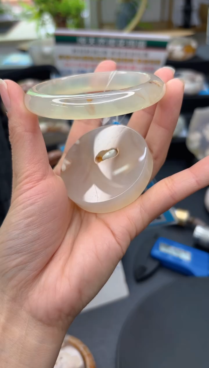 【闪购商品】石英质玉手镯未镶嵌C239(56圈赠送镯心)