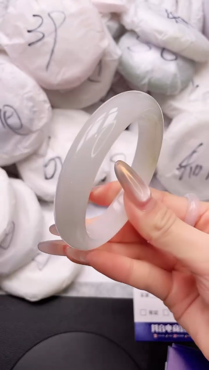 【闪购商品】石英质玉手镯未镶嵌28K01-59