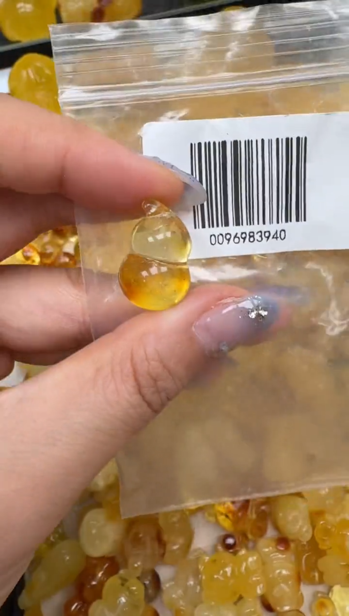 裸石琥珀未镶嵌如图