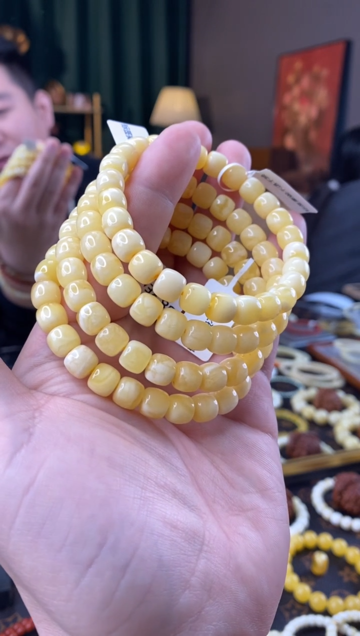 【闪购商品】蜜蜡手串未镶嵌8.2mm老型微瑕多样性发其一