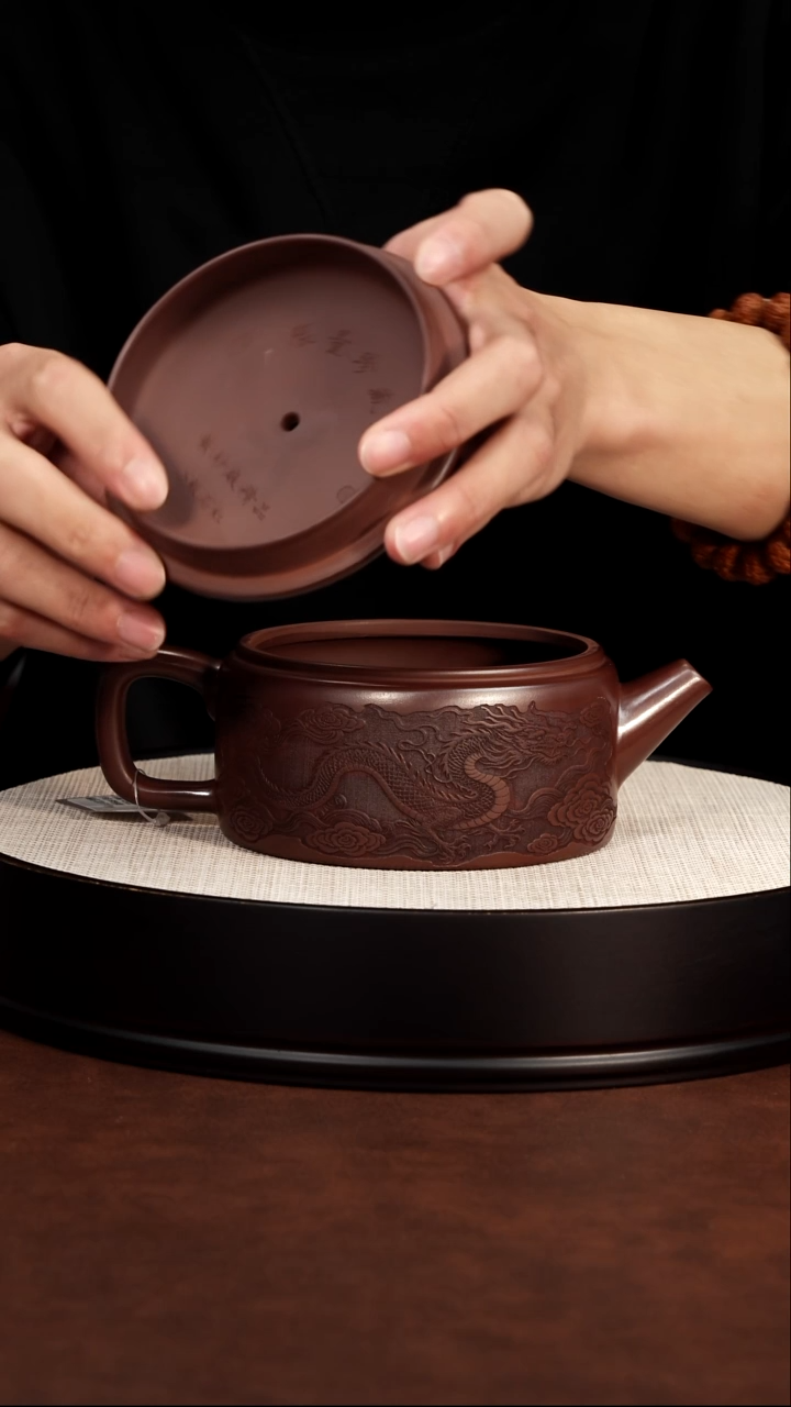 茶壶紫砂宜兴紫砂 卧虎藏龙汉瓦 石红 450cc 李亚阳 