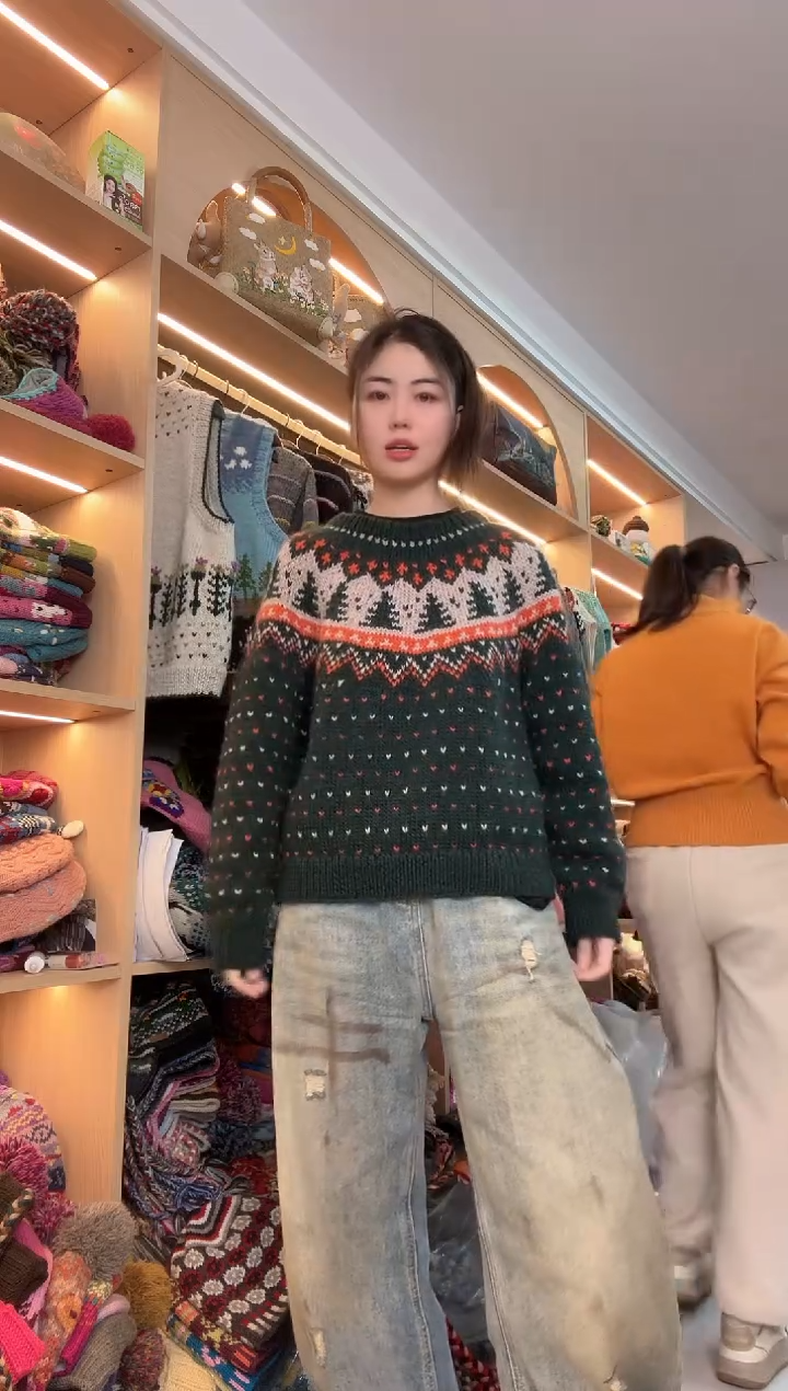 羊毛绿色圣诞树套头毛衣