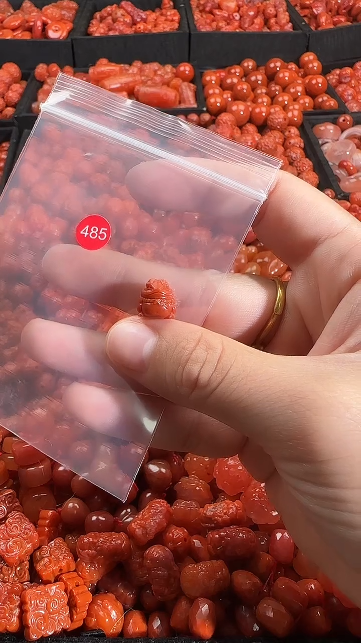 颈饰未镶嵌南红玛瑙1