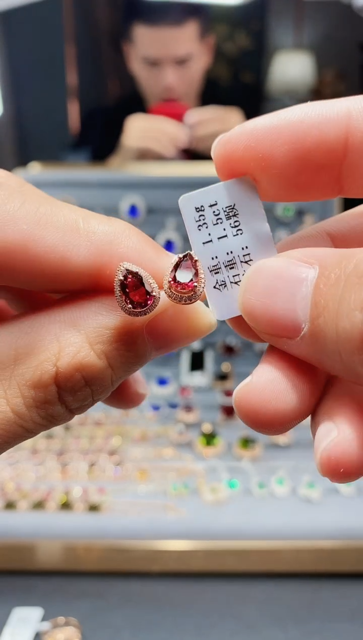 【闪购商品】碧玺耳饰18K金镶嵌配钻1.5.