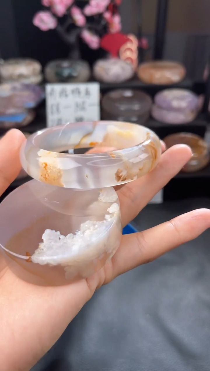 【闪购商品】石英质玉手镯未镶嵌62