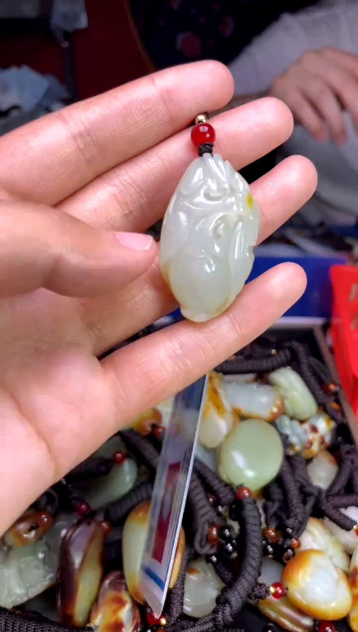 和田玉未镶嵌颈饰1