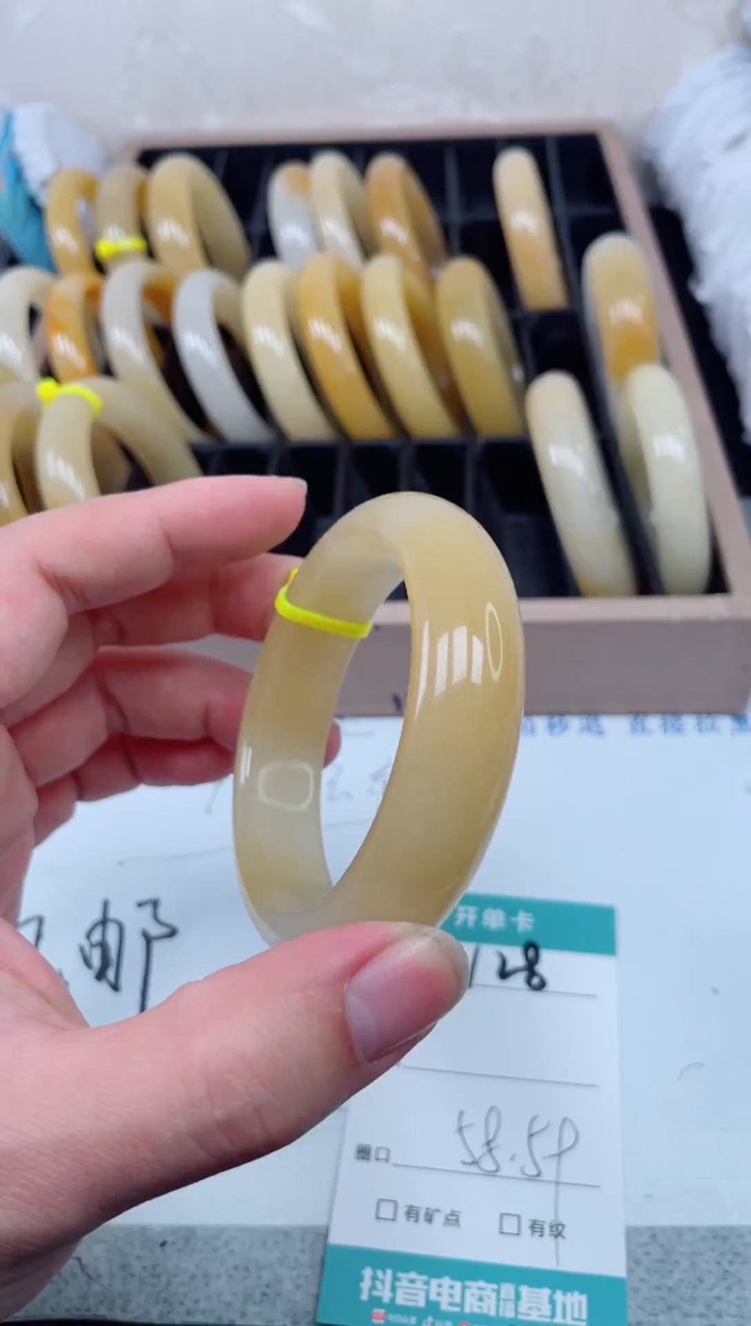 【闪购商品】石英质玉手镯未镶嵌128