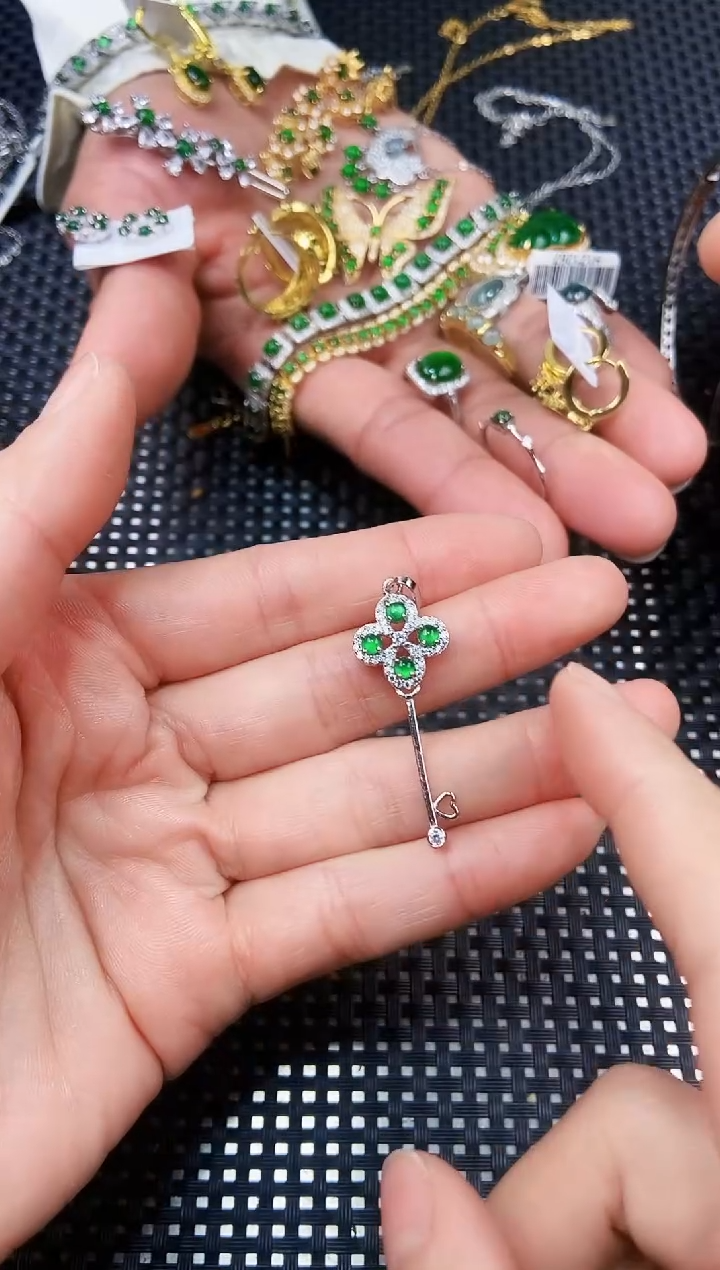 【闪购商品】翡翠吊坠(不含链)未镶嵌11111111