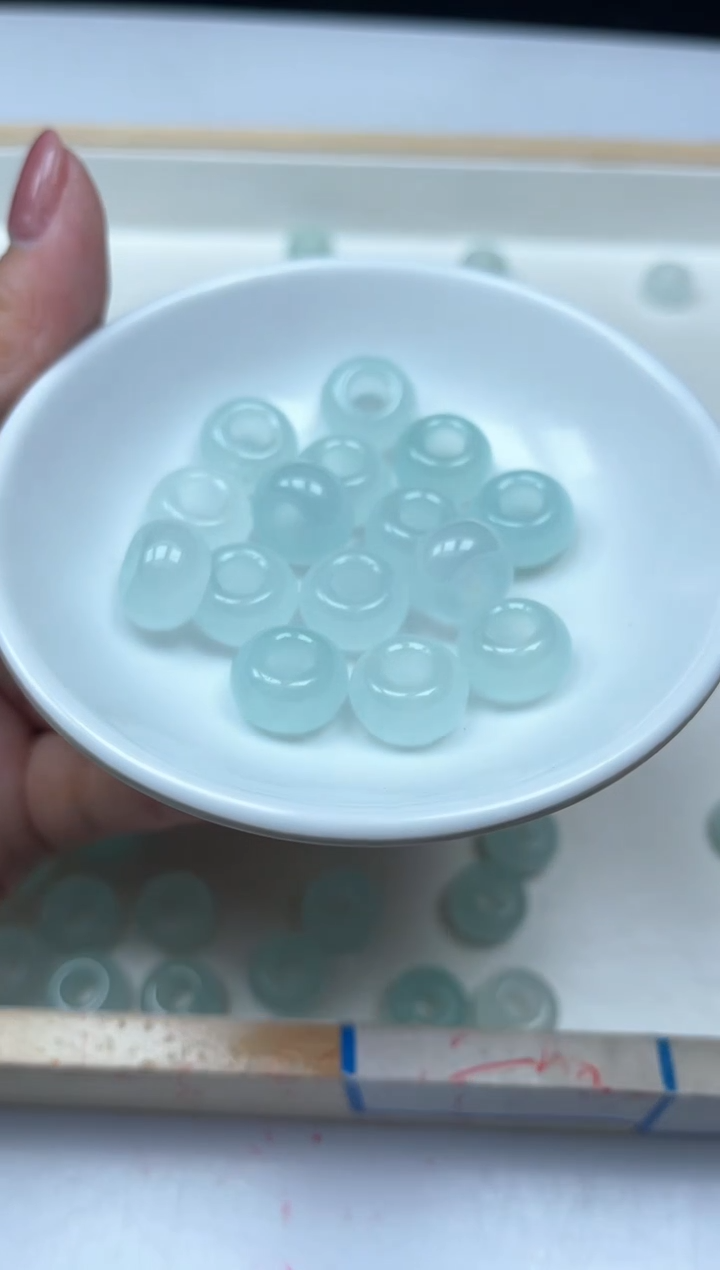 玛瑙/玉髓散珠未镶嵌D628冰蓝 面包扣5个9.9元