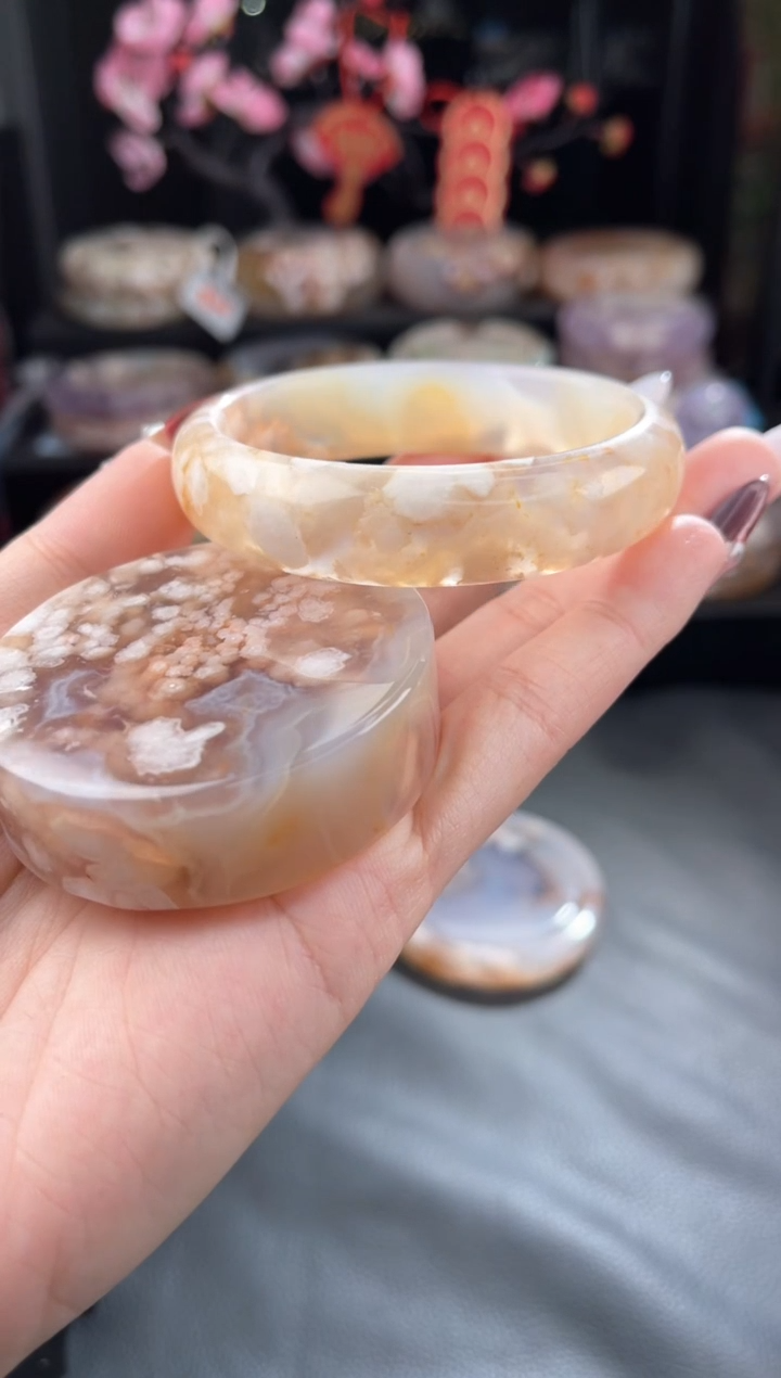 【闪购商品】石英质玉手镯未镶嵌56