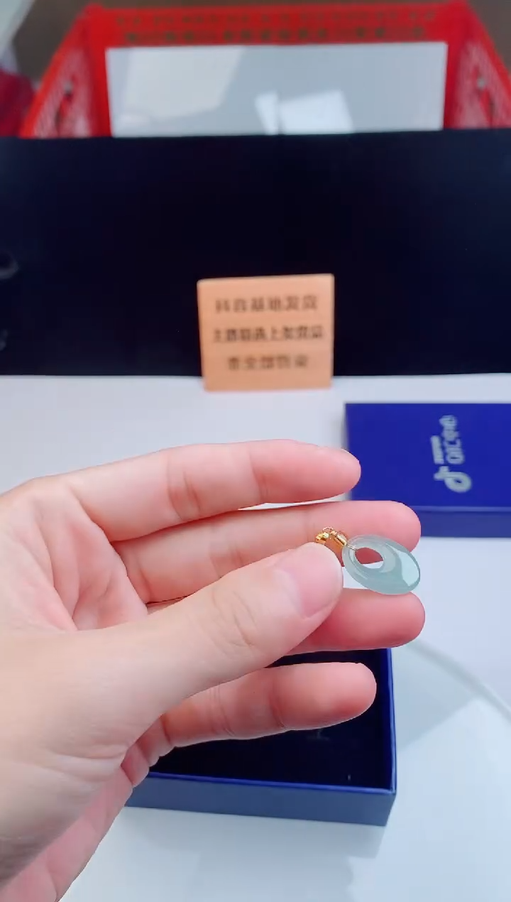 颈饰未镶嵌翡翠   ·