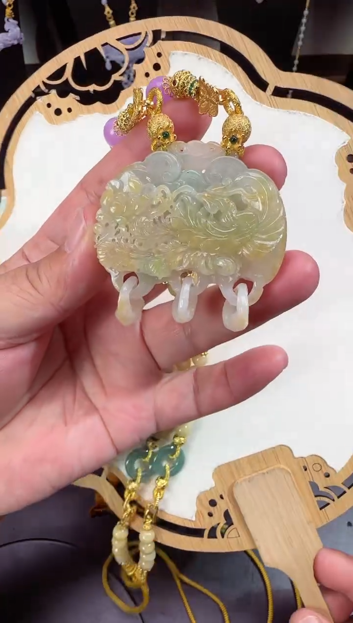 【闪购商品】翡翠颈饰未镶嵌牌子