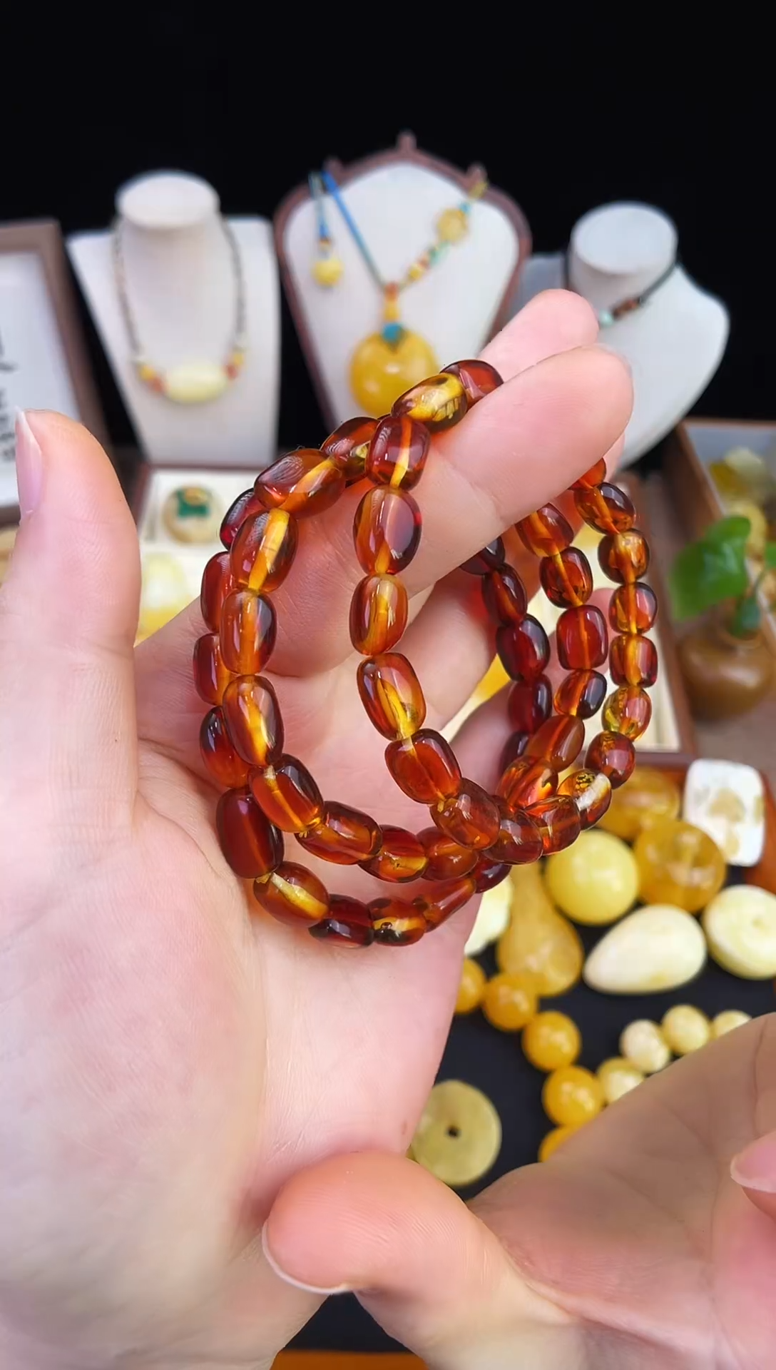 琥珀未镶嵌珠宝奇石多样性发其一