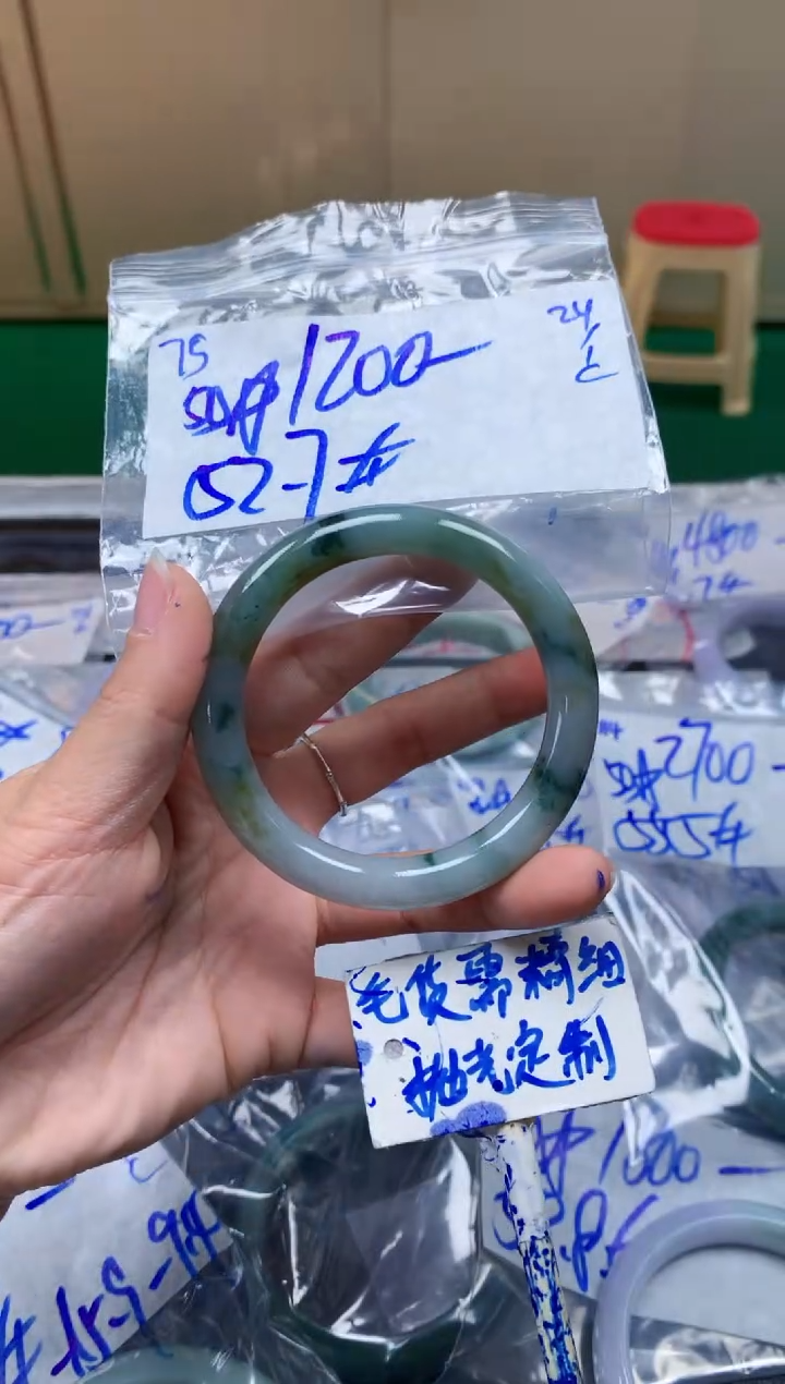 【闪购商品】定制翡翠未镶嵌75毛货需精细抛光手镯多样性拍一发一