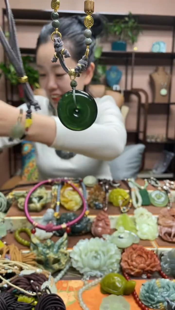 未镶嵌岫玉颈饰·2微瑕