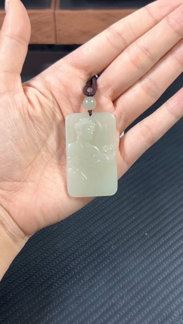 和田玉未镶嵌吊坠(赠链)且末微色差近矿吊坠