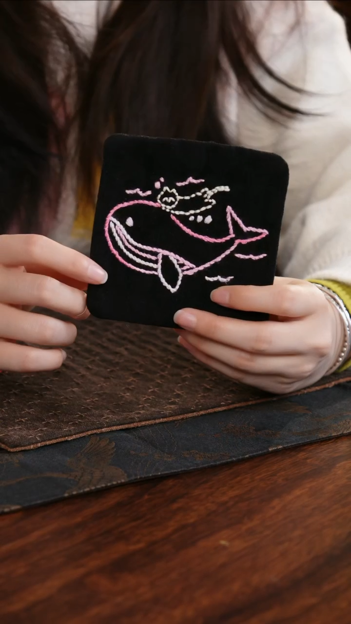 【闪购商品】织绣正方形杯垫小号A款粉鲸鱼-