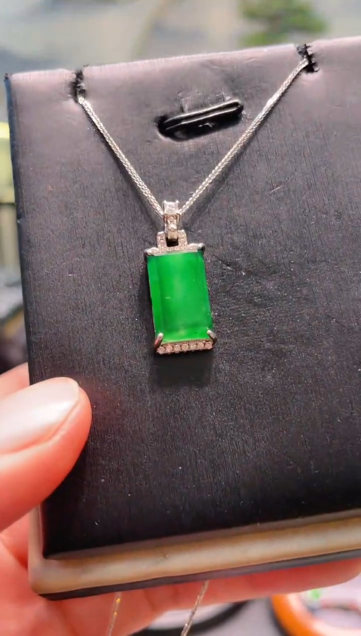 【闪购商品】翡翠吊坠(不含链)银S925镶嵌A9天然A货翡翠