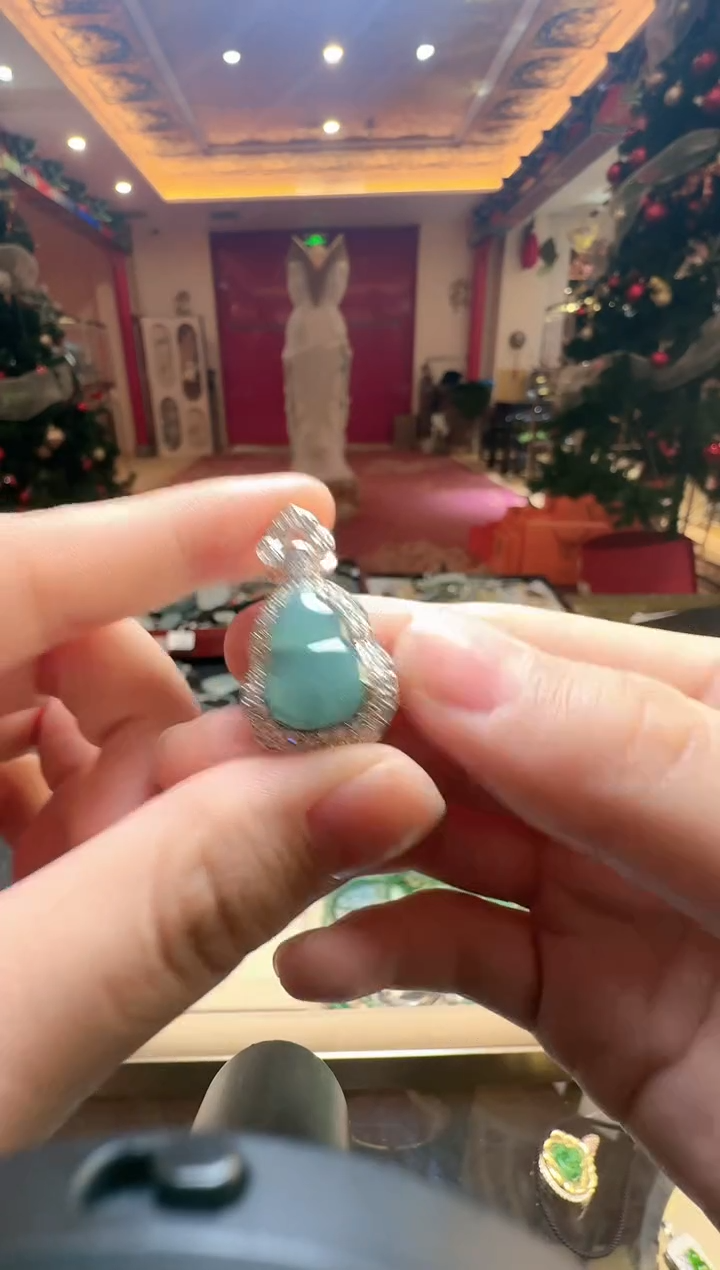 【闪购商品】翡翠吊坠(不含链)未镶嵌翡翠