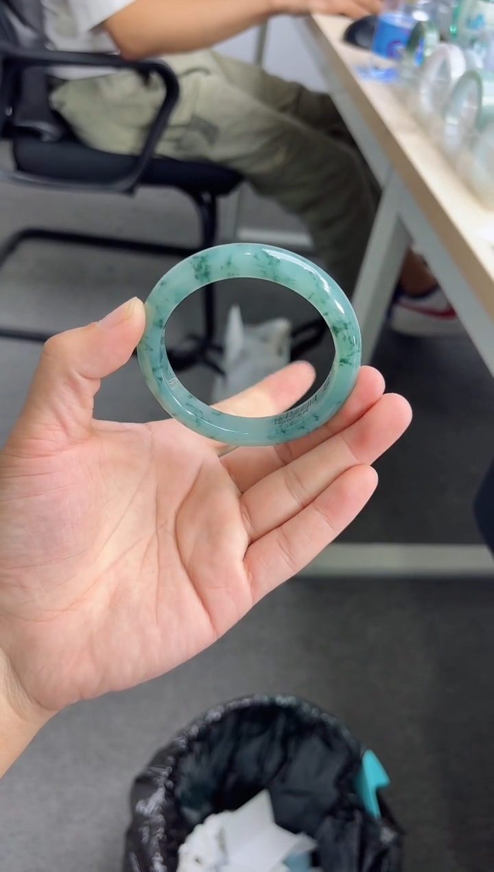 未镶嵌手镯翡翠手镯